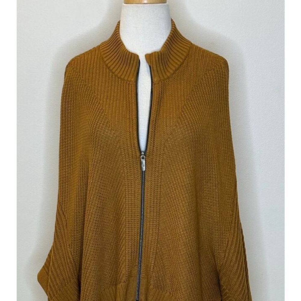 Lululemon Women's Sweater with Zipper